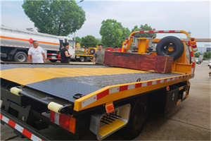 建华附近拖车电话号码服务